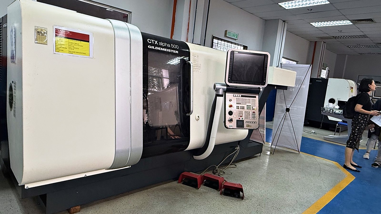 GMI CNC 訓練中心的 DMG MORI CNC 車床
